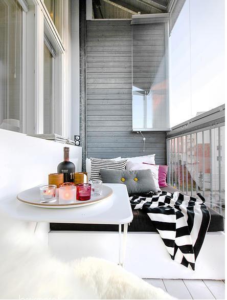 puro estilo nórdico moderno muebles de diseño librerias de obra grandes ventanales decoración en blanco casa de diseño blog decoración nórdica altos techos vigas blancas accesorios de diseño nórdico 