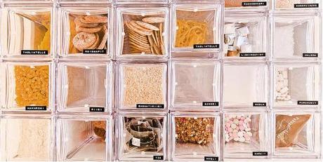 puro estilo nórdico moderno muebles de diseño librerias de obra grandes ventanales decoración en blanco casa de diseño blog decoración nórdica altos techos vigas blancas accesorios de diseño nórdico 