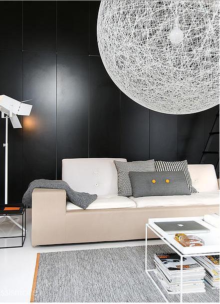 puro estilo nórdico moderno muebles de diseño librerias de obra grandes ventanales decoración en blanco casa de diseño blog decoración nórdica altos techos vigas blancas accesorios de diseño nórdico 