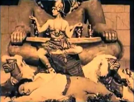 Cinecritica: Las Arañas, Parte 1: El Lago de Oro