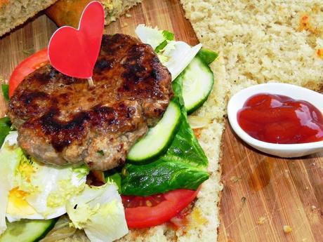 HAMBURGUESA CASERA CON FOCACCIA HAMBURGUESA CASERA CON FOCACCIA