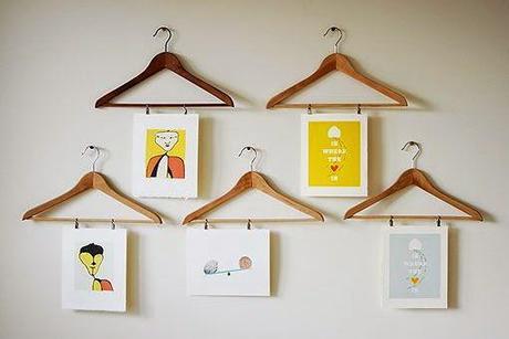 DECORAR LAS PAREDES CON PERCHAS DE ROPA