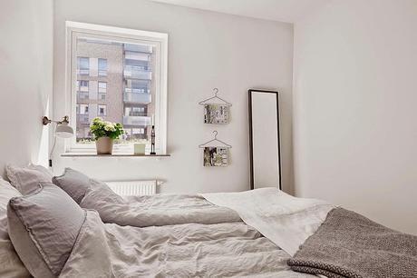 DECORAR LAS PAREDES CON PERCHAS DE ROPA