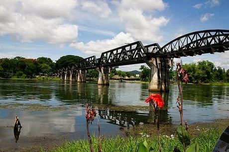 El puente sobre el río Qwai
