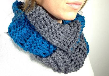 How to loom knit 2-color infinity scarf elongated stitch round loom