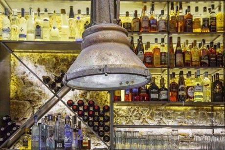 suelos hidráulicos restaurantes vintage españa a coruña estilo vintage retro rústico bares cafes decoración mesas restaurantes decoración exterior terrazas bares decoración exterior restaurantes decoración de cafeterías bares decoración de bares y restaurantes blog decoración y diseño de interiores 