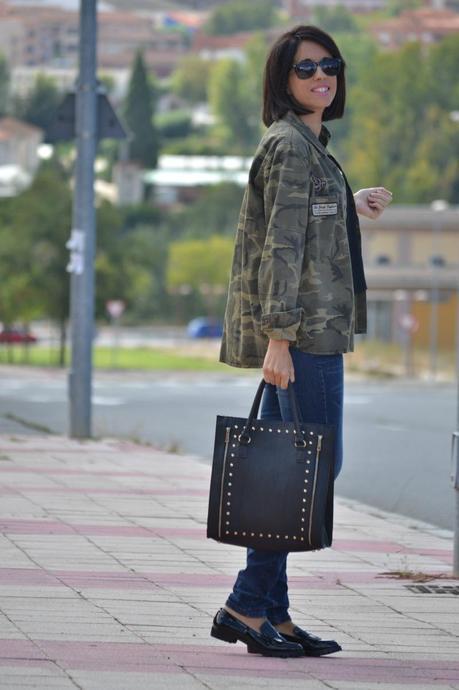 Look: Camo + mocasines