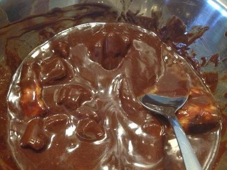 Brownie con nueces, dulce de leche y cobertura de chocolate