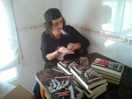 Cancha (17) + 1 poema de El lenguaje de los puños: