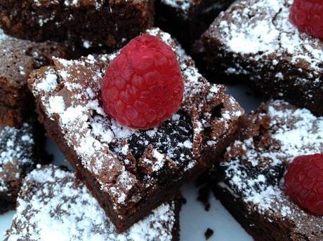 Brownies con Oreo receta fácil y rápida de postre postres rápidos con chocolate postres fáciles con chocolate postres delikatissen postres con chocolate y oreo brownies caseros con oreo brownie americano receta bizcocho humedo de chocolate