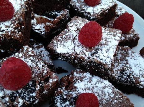 Brownies con Oreo receta fácil y rápida de postre postres rápidos con chocolate postres fáciles con chocolate postres delikatissen postres con chocolate y oreo brownies caseros con oreo brownie americano receta bizcocho humedo de chocolate