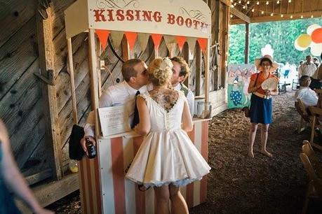 Llena tu boda de besos con un Kissing Booth