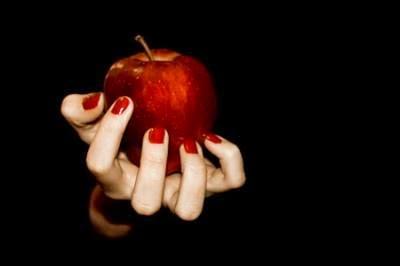 ¿POR QUÉ DEJÓ DIOS QUE COMIÉRAMOS LA MANZANA?