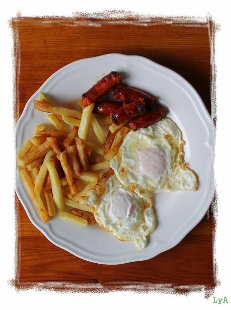 Huevos fritos con patatas y chistorra. 8º Receta de la infancia