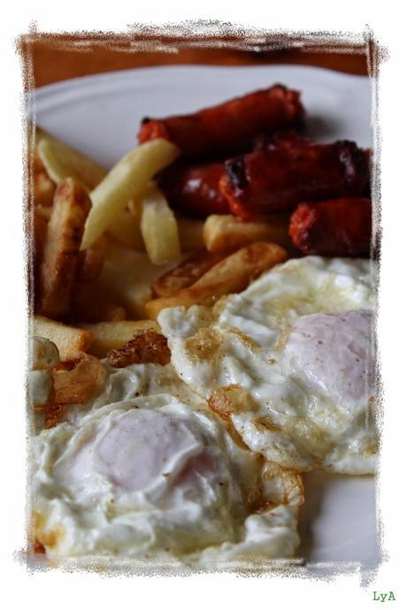 Huevos fritos con patatas y chistorra. 8º Receta de la infancia