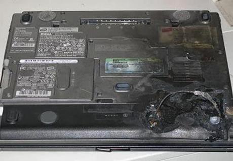 Laptop destruída Laptop destruída