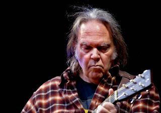 El disco orquestal de Neil Young llegará en noviembre