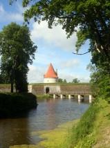 ACCESO AL CASTILLO DE KURESSAARE. ESTONIA