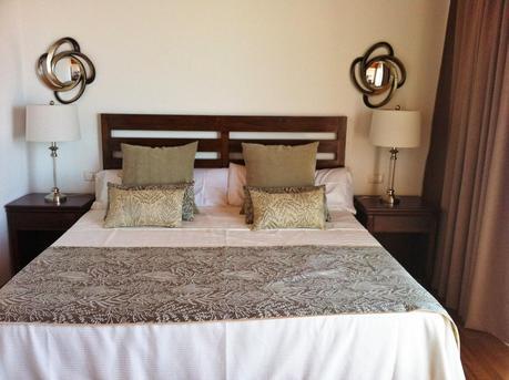 Decoración de habitaciones de una misma villa.