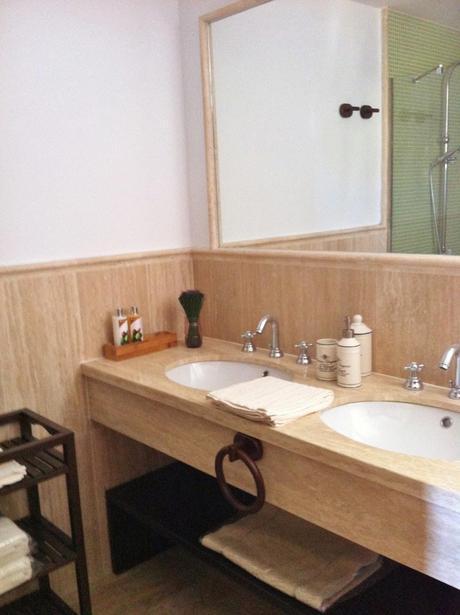 Decoración de habitaciones de una misma villa.