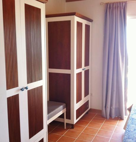 Decoración de habitaciones de una misma villa.