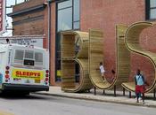 Parada autobús diseño identidad propia.