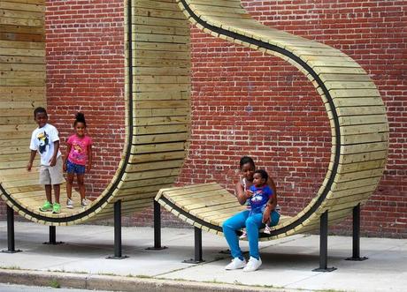 Parada de autobús con diseño e identidad propia.