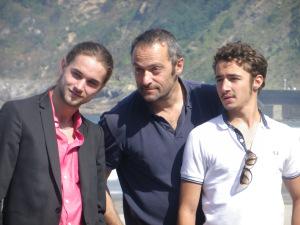 Cédric Khan, director de Vida salvaje, con sus intérpretes  Foto: Manu Zapata