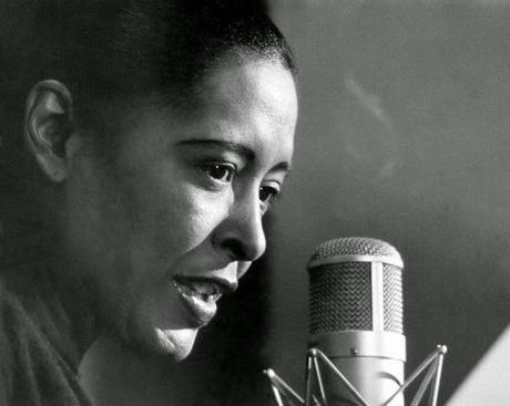 Canciones políticas de Billie Holiday antes de salir a las terrazas de mi pueblo