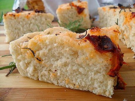 Focaccia de romero y tomates secos ( James Oliver)