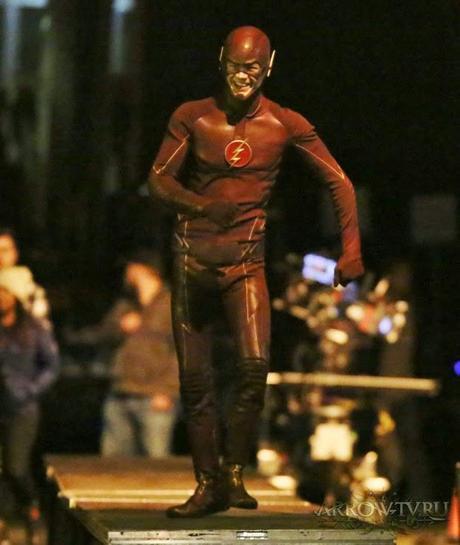 Primeras Imágenes Del Crossover Entre Arrow Y The Flash