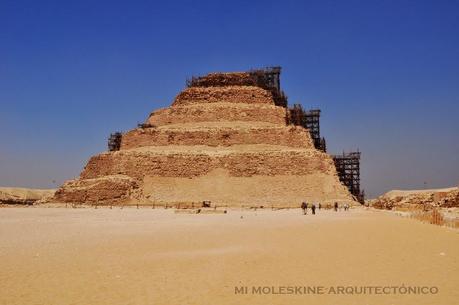 LA PIRÁMIDE Y EL COMPLEJO DE ZOSER EN SAQQARA