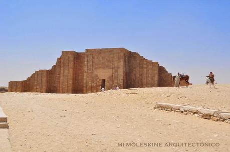 LA PIRÁMIDE Y EL COMPLEJO DE ZOSER EN SAQQARA