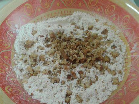 Bizcocho de nata con nueces y glaseado de naranja