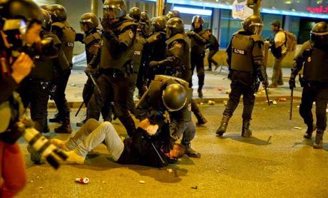 Interior premia con “la Roja” a los mandos más violentos de la Policía.