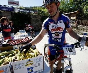 Diez consejos para andar en bici cuando hace viento (IV) Come y bebe