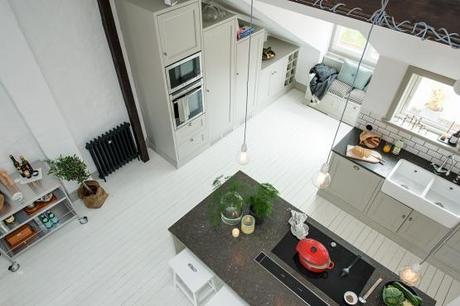 soluciones almacenaje cocina decoración nórdica escandinava decoración nórdica decoración estudio en buhardilla decoración en gris y blanco decoración cocinas modernas gris decoración aticos duplex nordicos blog decoracion interiores 