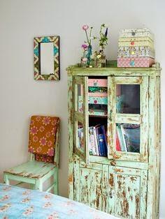 comenzamos la semana decapando...asi podremos conseguir el tan deseado  aspecto vintage, shabby chic o rústico