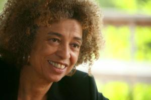 Entrevista a Angela Davis: Lucha progresista contra el pernicioso individualismo capitalista.