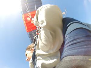 Cogiendo el paracaídas. Skydive Las Vegas