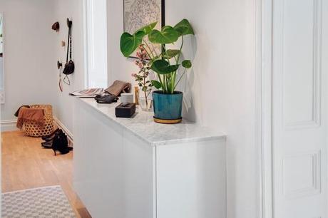 Revestimiento de tela y cristal pisos suecos decoración inspiración ikea estilo nórdico escandinavo decoración salones decoración cocinas cocina encimera madera cocina blanca moderna ikea blog decoració nórdica blanco madera decoración 