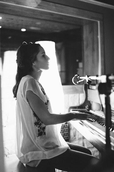 ELE OFRECE UN ADELANTO DE SU PRIMER DISCO Y ADELANTA LAS FECHAS DE SU GIRA