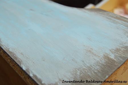 Cómo hacer pintura de pizarra o chalk paint en casa http://inventandobaldosasamarillas.blogspot.com.es/2014/08/renovando-una-cajonera-i.html