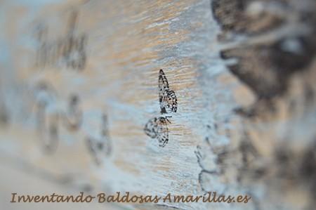 Balda de madera para los libros prestados