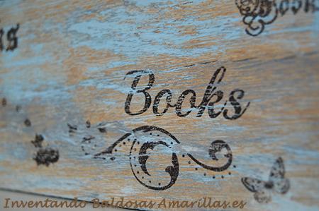 Balda de madera para los libros prestados