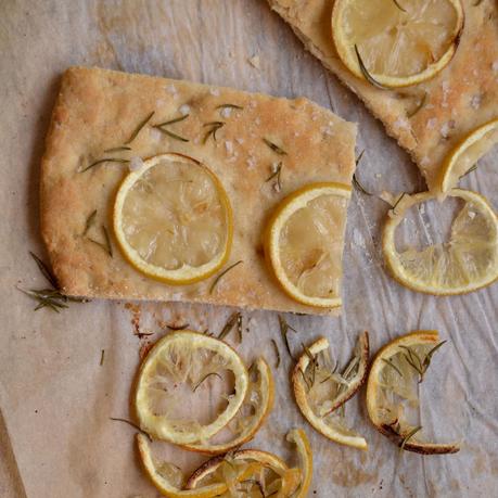 FOCACCIA DE LIMÓN Y ROMERO