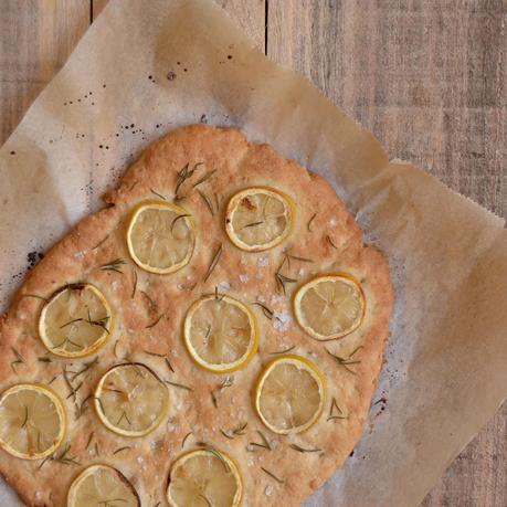 FOCACCIA DE LIMÓN Y ROMERO