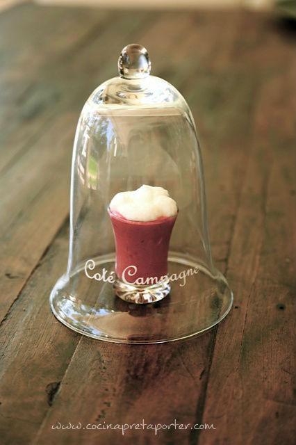 Mousse de remolacha con topping de gorgonzola Mousse de remolacha y topping de gorgonzola