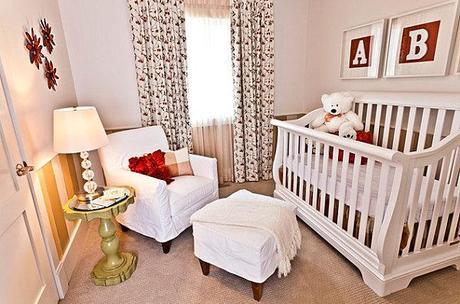 Small&Low Cost: 10 ideas para una habitación infantil pequeña Compact-nursery-with-comfy-chair