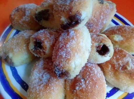 Medias Noches Rellenas de Choclolate y Premio Dardos Medias Noches Rellenas de Choclolate y Premio Dardos